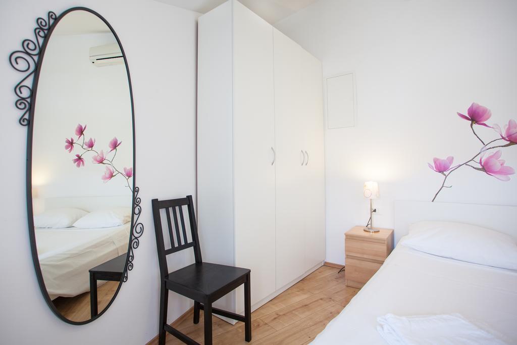Apartment Pogled Na Luku ツレス エクステリア 写真